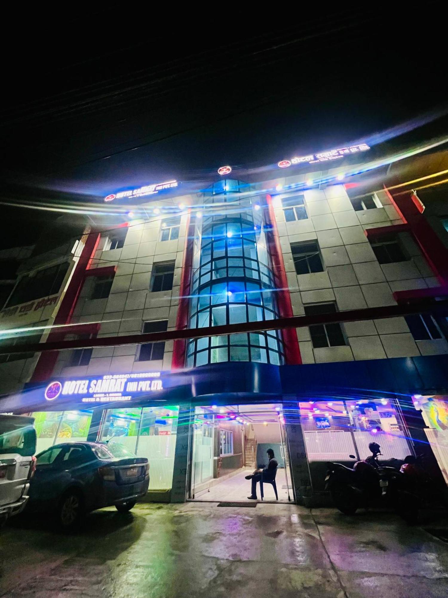Hotel Samrat Inn Pvt Ltd Lahan Екстериор снимка