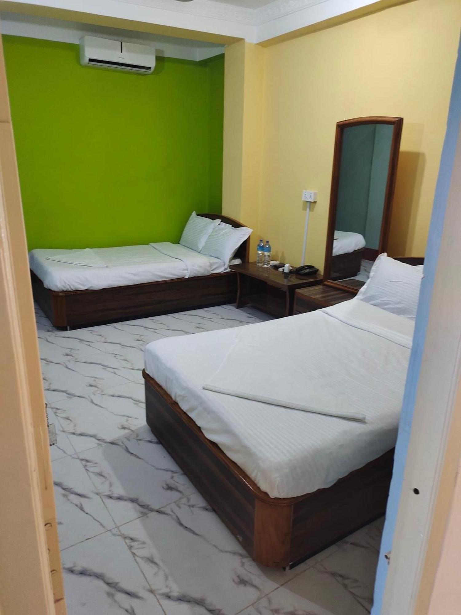 Hotel Samrat Inn Pvt Ltd Lahan Екстериор снимка